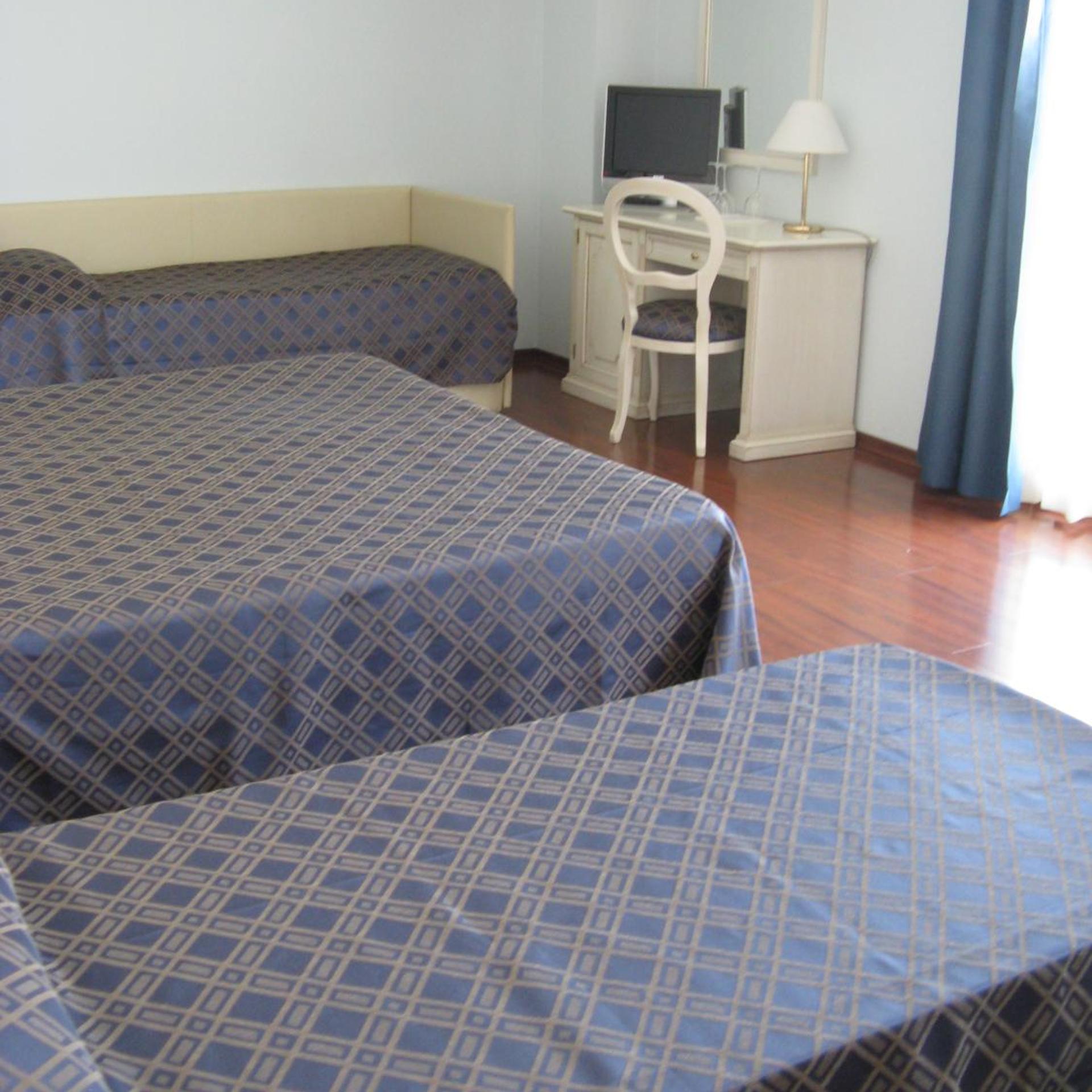 Room, Quadruple
