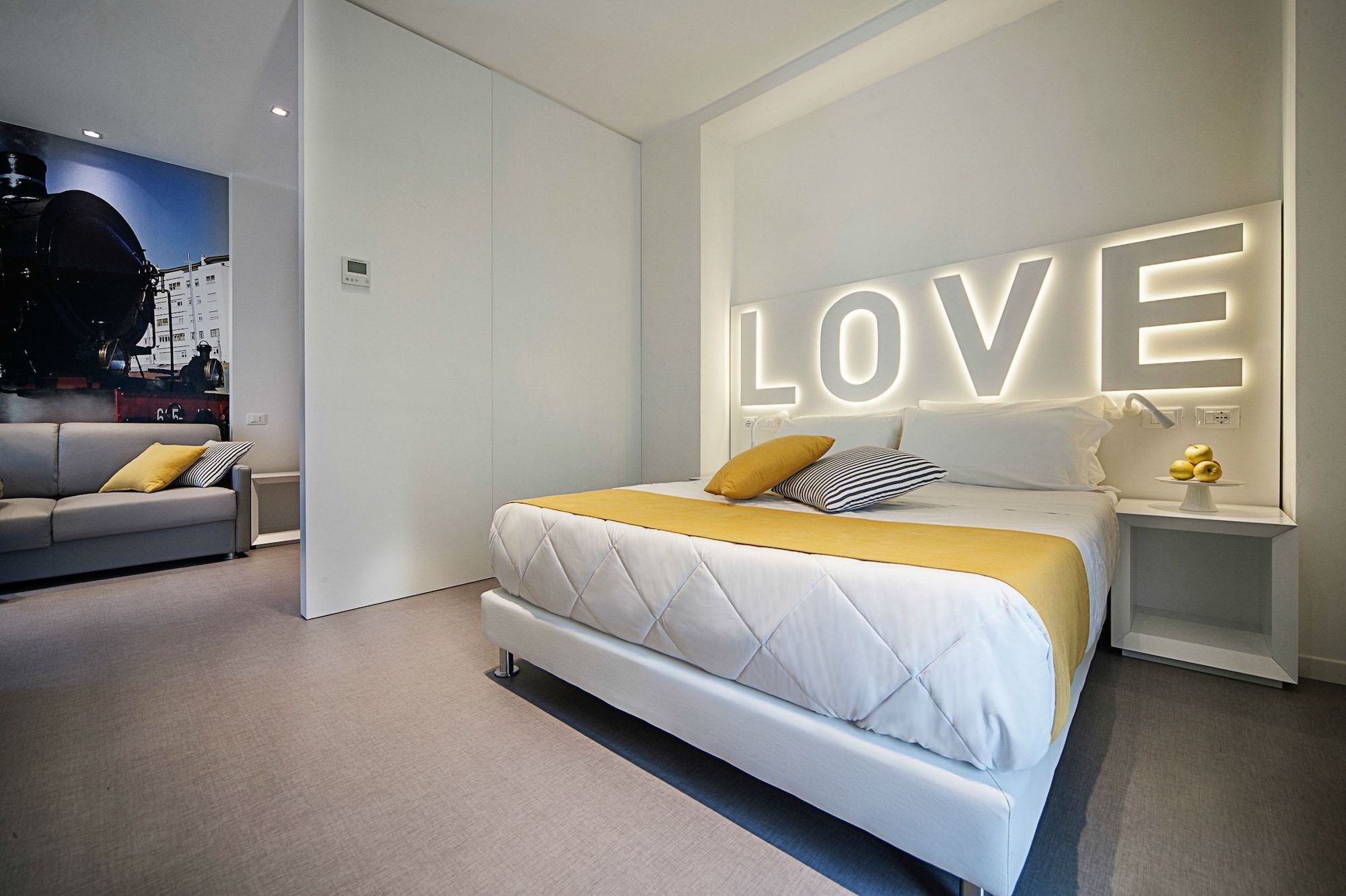 SUPERIOR, QUEEN BED