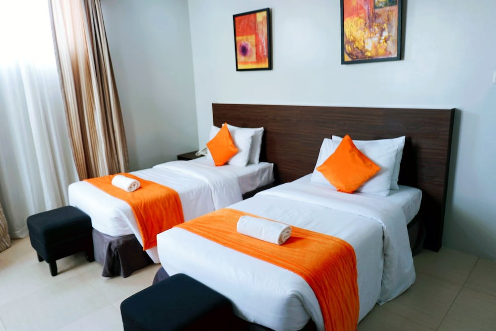 Holiday Suites Hotel Amp Resort 12/50
