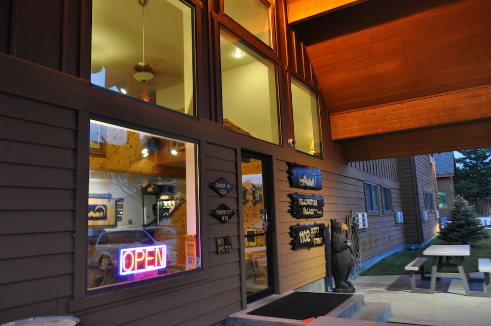 Yellowstone Village Inn and Suites 13/36