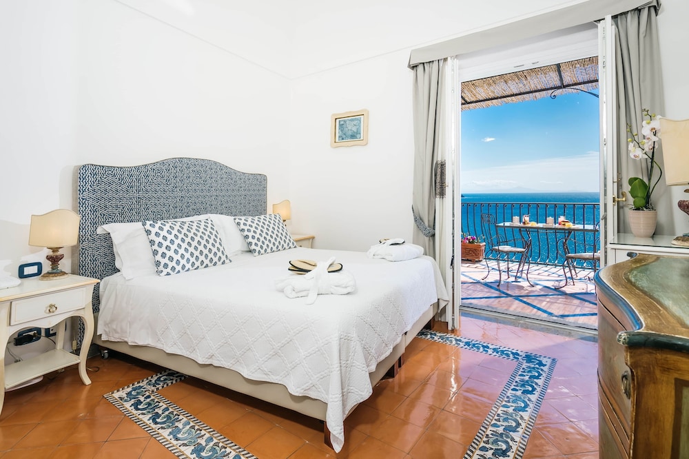 SUPERIOR, DOUBLE BED, SEA VIEW, BALCONY