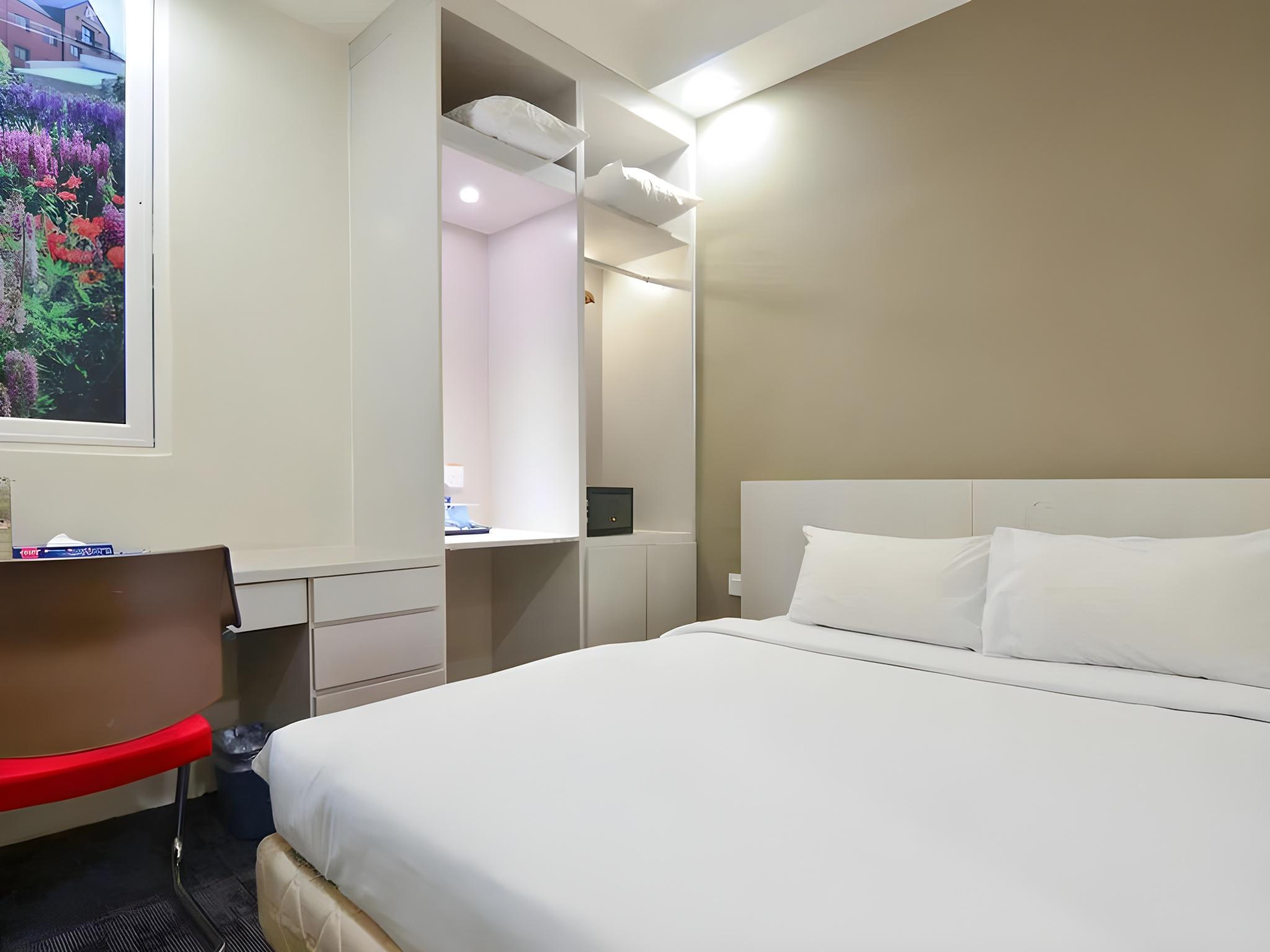 Standard, King Bed, No Window