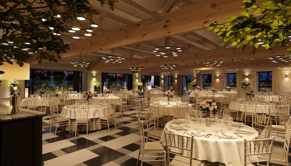 Hospes Palacio de Arenales Spa 56/68