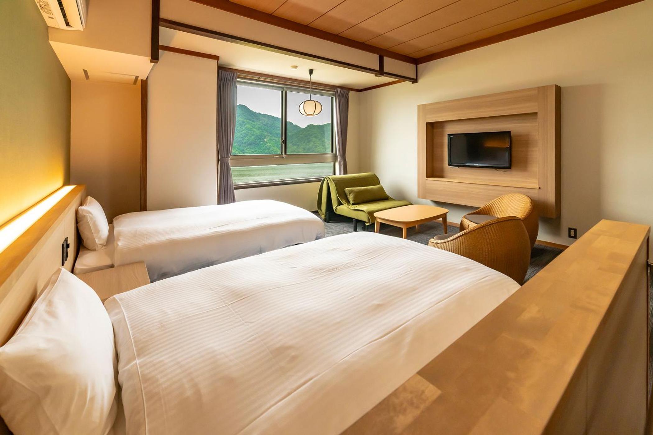 Superior, Twin Beds, Riverside