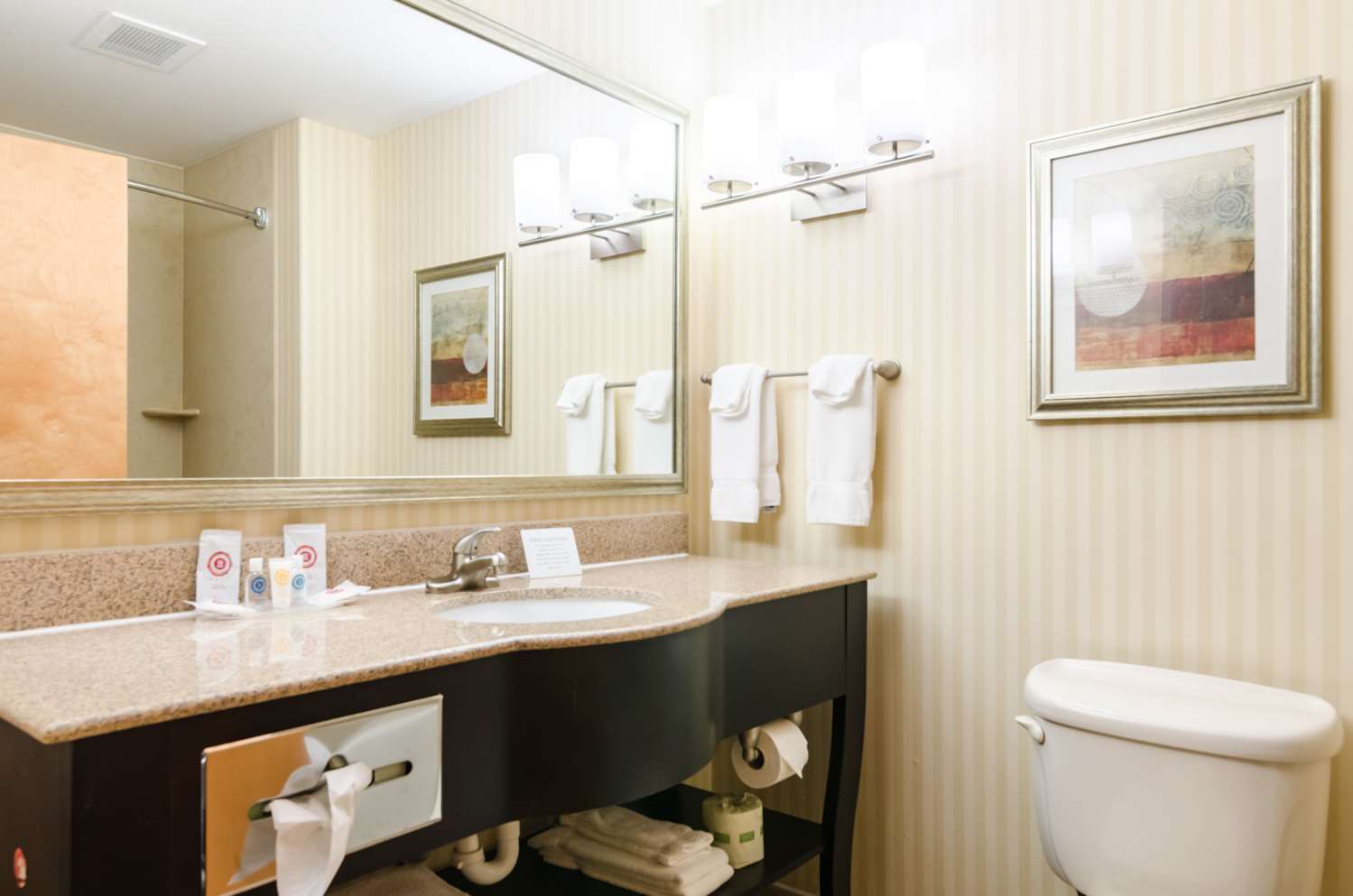 Comfort Suites Salina 43/44