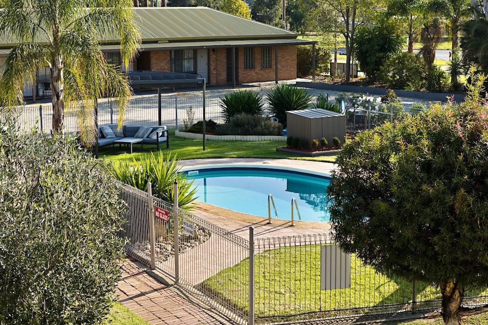 STATESMAN MOTOR INN 14/25