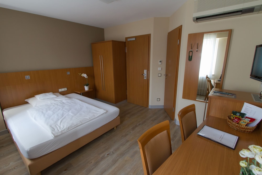 HOTEL LINDLEINSMUHLE 25/61