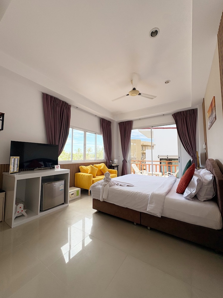 Kata Beachwalk Hotel And Bungalows 24/74
