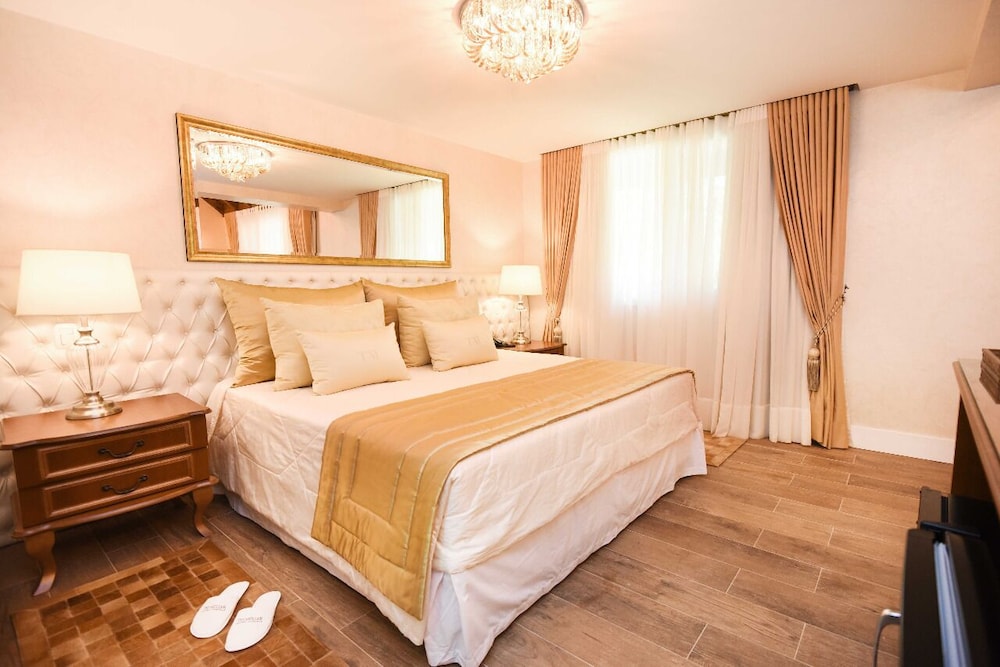 Grand, Master, Chalet, King Bed, Sofa