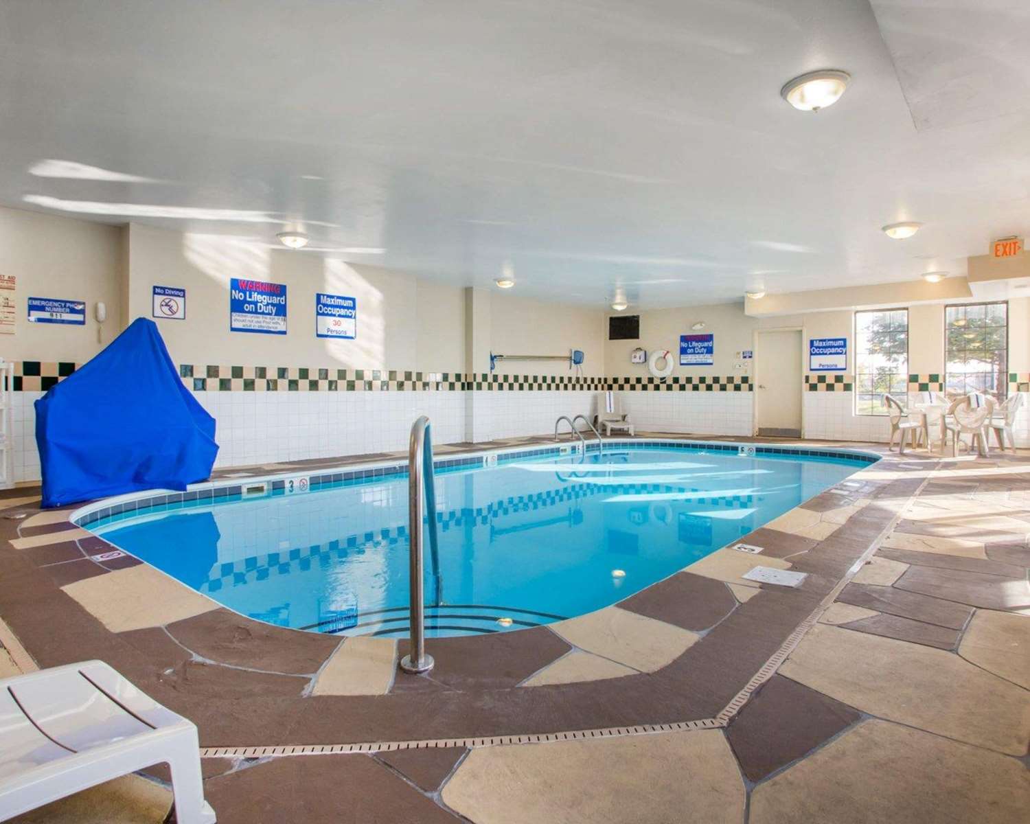 La Quinta Inn & Suites by Wyndham South Holland 7/20