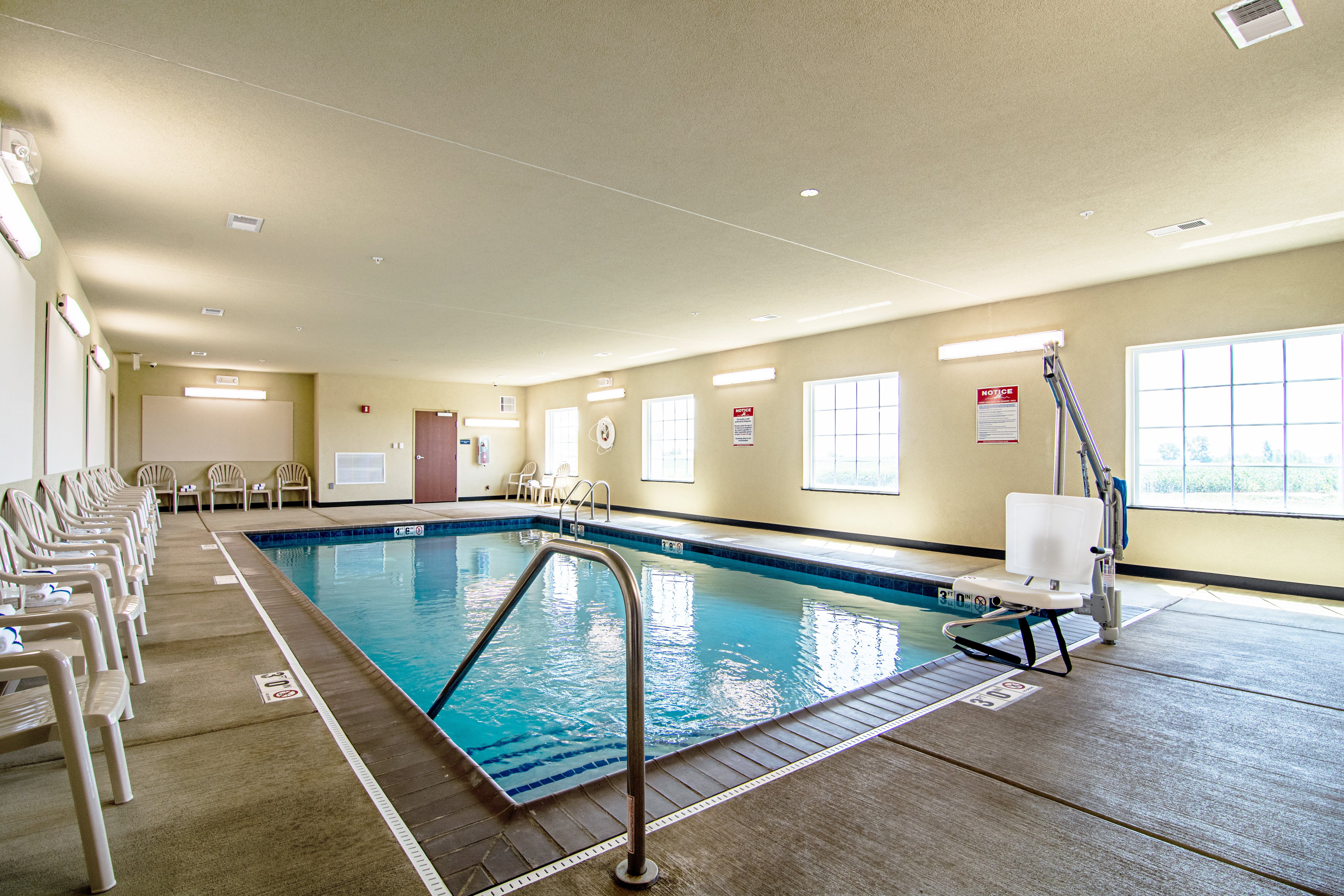 Cobblestone Hotel & Suites - Paxton 24/63