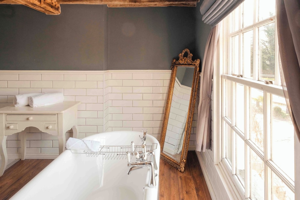 The Vicarage 44/46