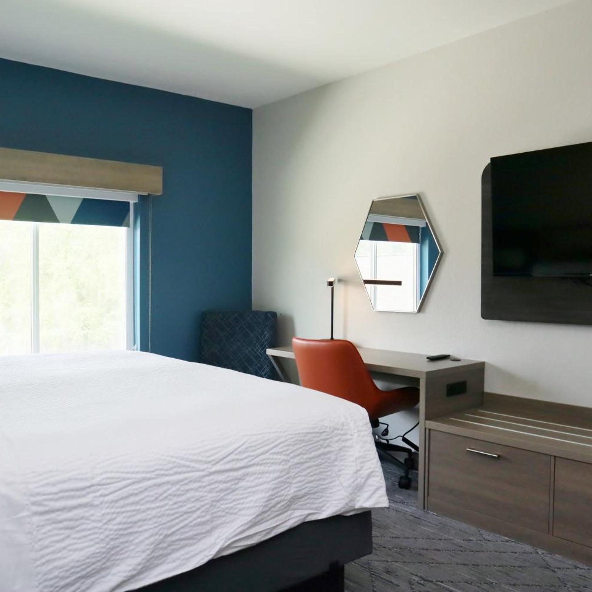 Suite, King Bed, Sofa, Accessible