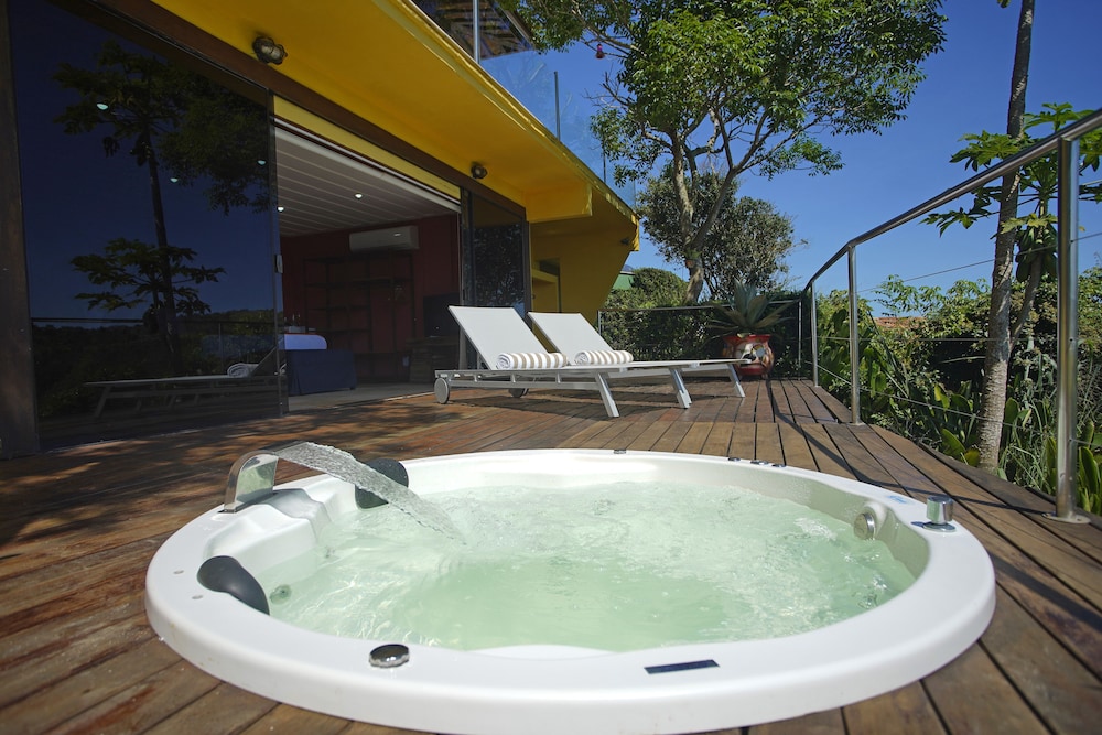 Cliffside Luxury Inn 26/48