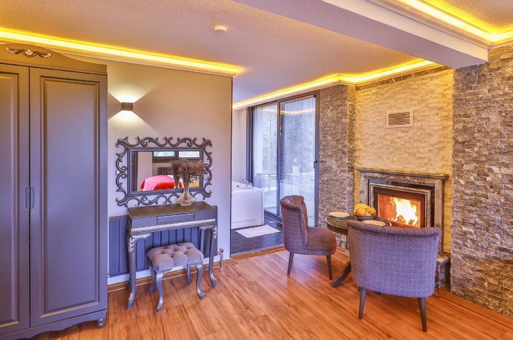 Agva Pieria Luxury Hotel 24/47