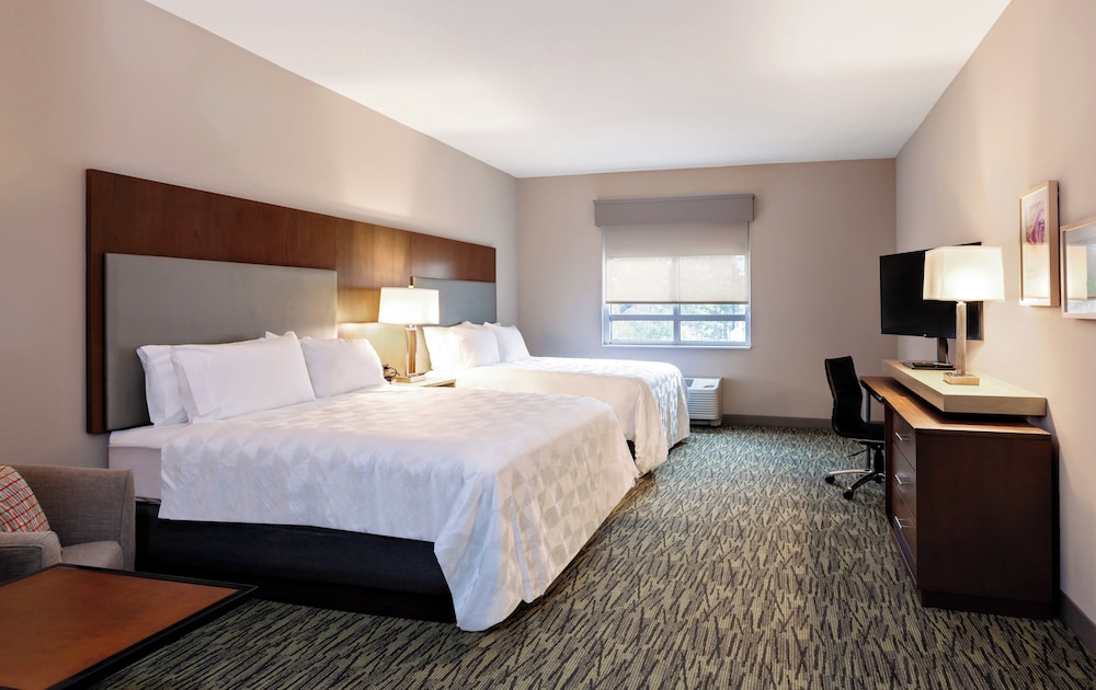 Standard, 2 Queen Beds, Extra Floor Space, Sofa, Bathtub