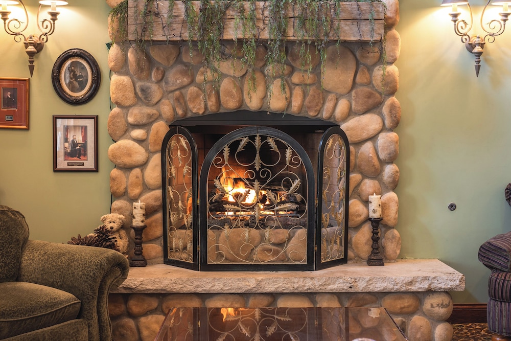 Hearthstone Inn & Suites 12/65