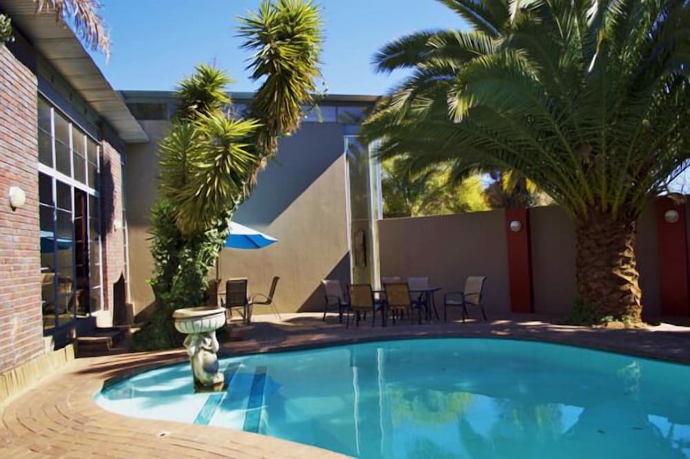 African Moon Corporate House 39/48