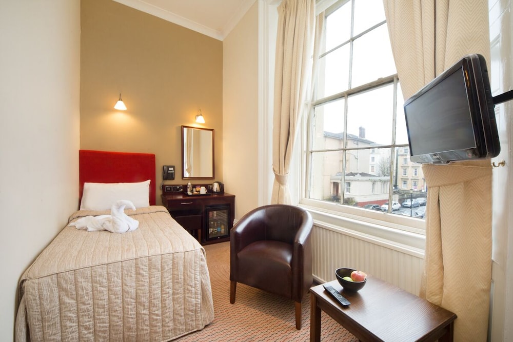 Clifton Hotel 28/53