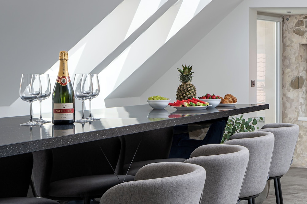 Coco Chanel Boutique Apartment 34/50