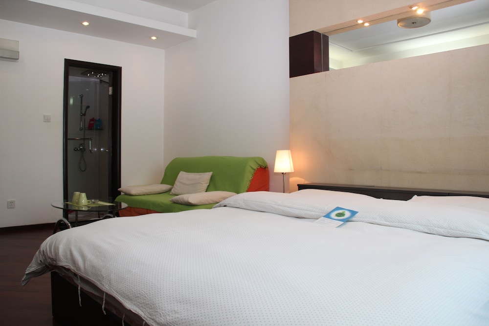 STANDARD, QUEEN BED, CITY VIEW, KITCHENETTE