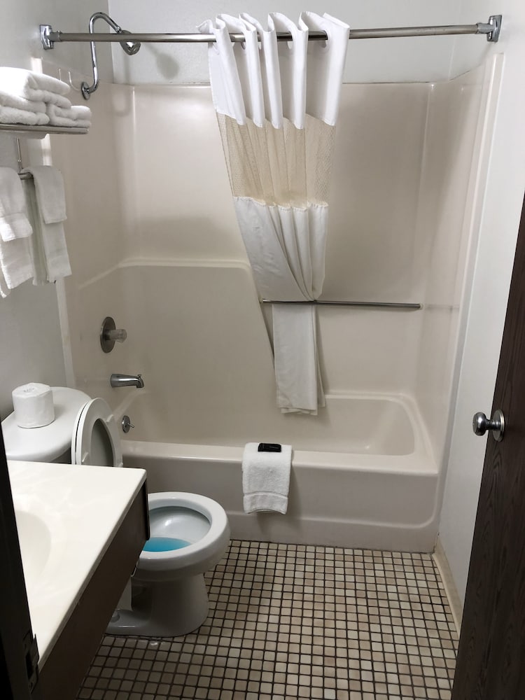 Americas Best Value Inn & Suites-Sidney 20/37