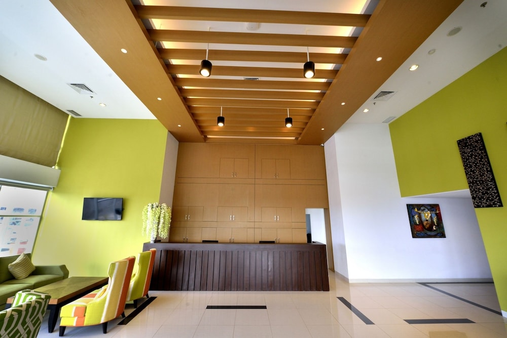 Whiz Prime Hotel Megamas Manado 5/42