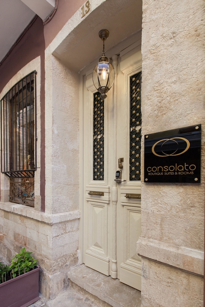 Consolato Boutique Suites 4/94