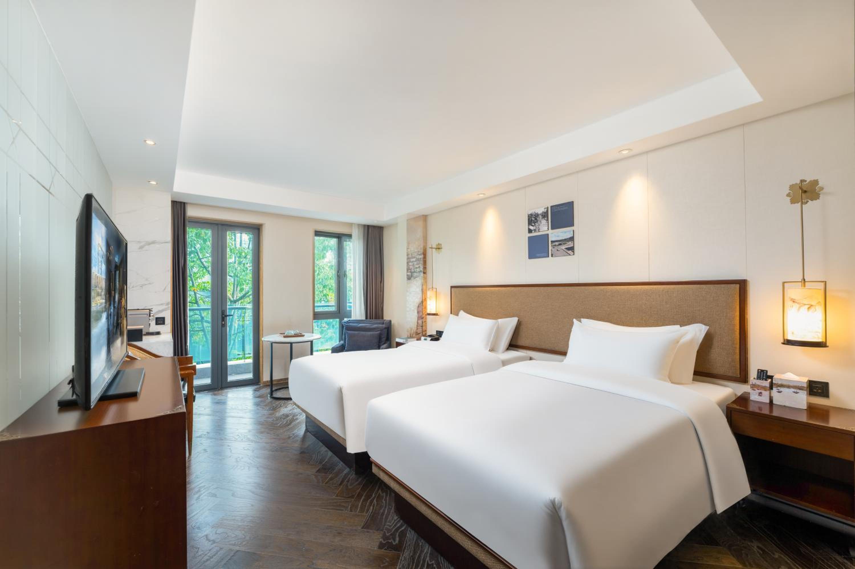 Deluxe, Twin Beds, Old Port View