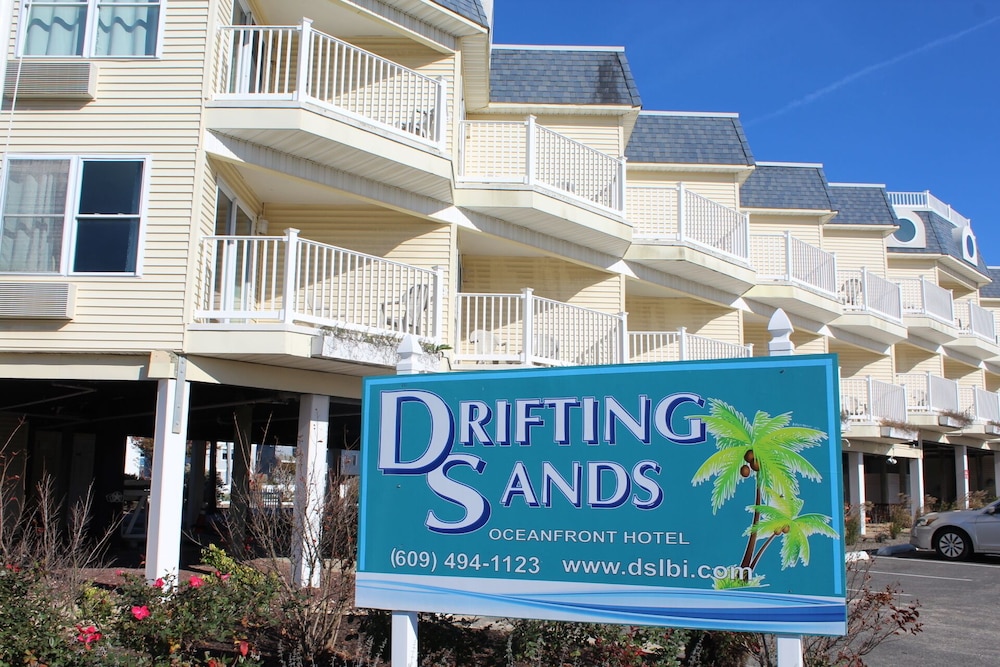 Drifting Sands Oceanfront Hotel 4/70