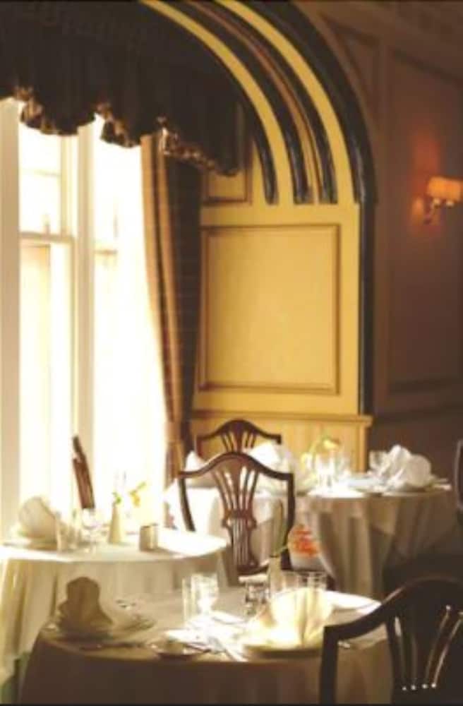 The Mansion House Hotel 4/50
