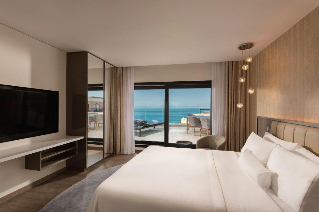 3 Bedrooms, Penthouse Suite, King and Queen Bed, Sea View, Terrace