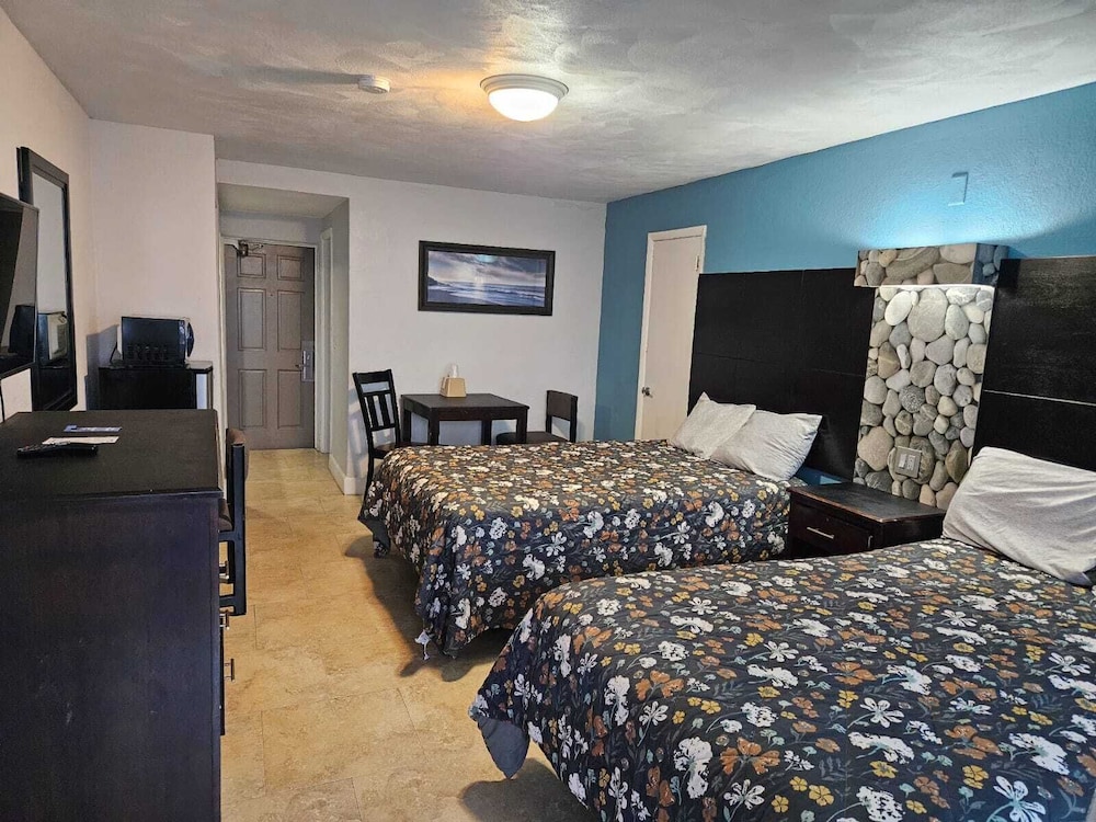 Driftwood Resort 54/70