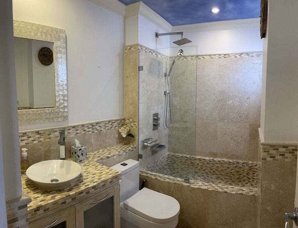 White Sands Beach Condos 40/50