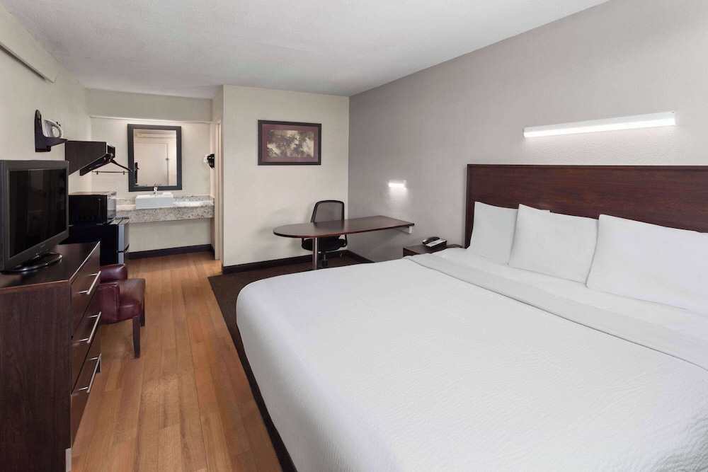 Travelodge by Wyndham Peoria 25/52
