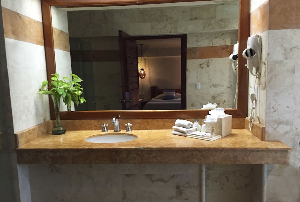Mayaland Hotel And Bungalows 5/50