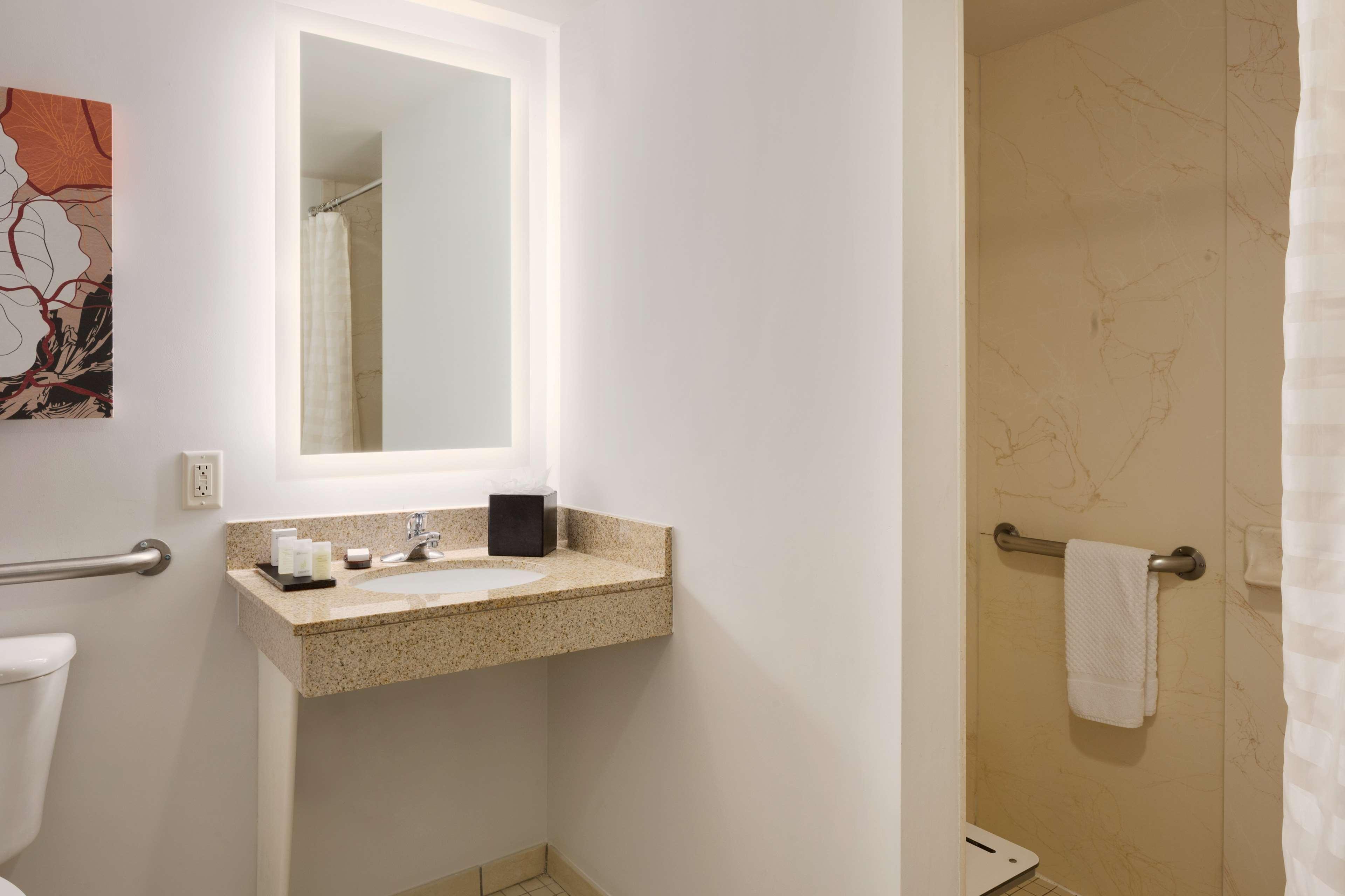 1 BEDROOM, STUDIO, KING BED, SOFA