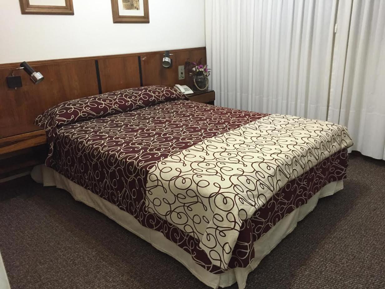 Hotel Morales 11/40