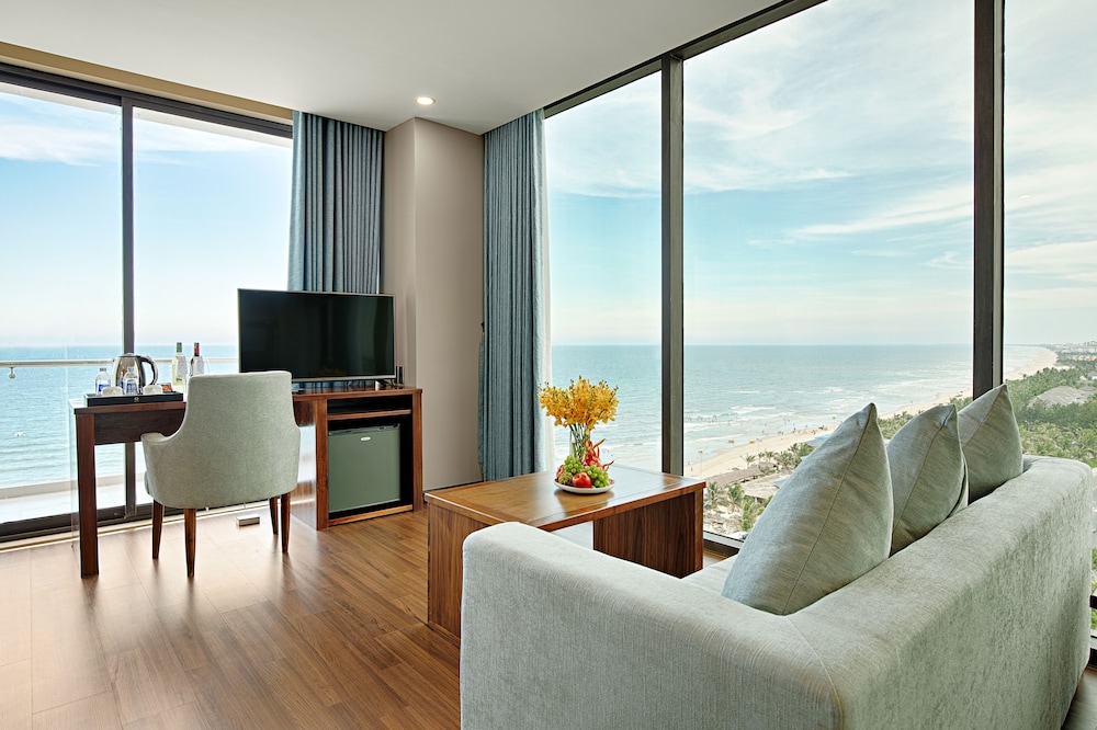 Yarra Ocean Suites Danang 36/58