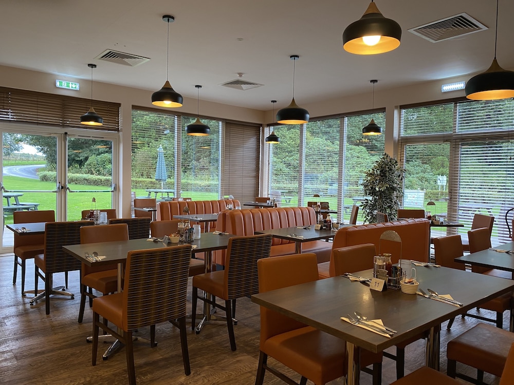 The Lodge At Perth Racecourse 47/62