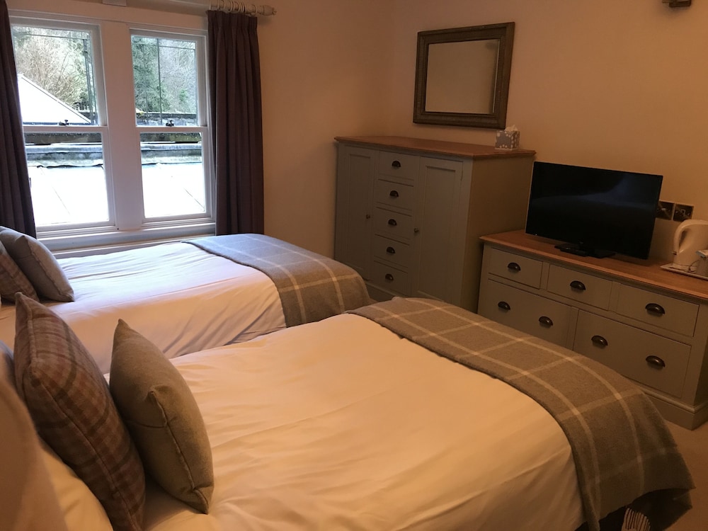 Ravenstone Manor 5/46