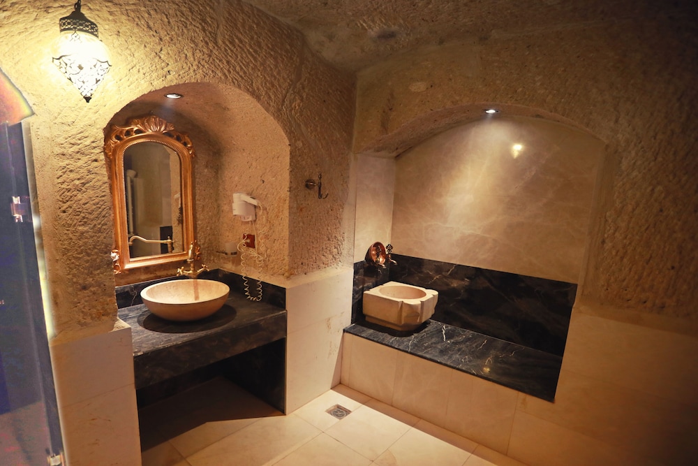 Traveller Apos S Cave Hotel 16/76