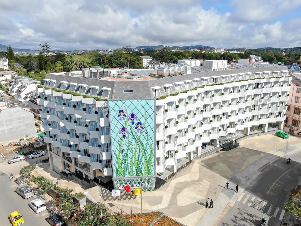 Golf Valley Hotel 2/50