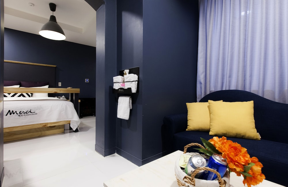 Hotel Merci 29/69