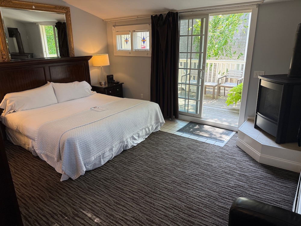 Crowne Pointe Historic Inn Spa 27/75