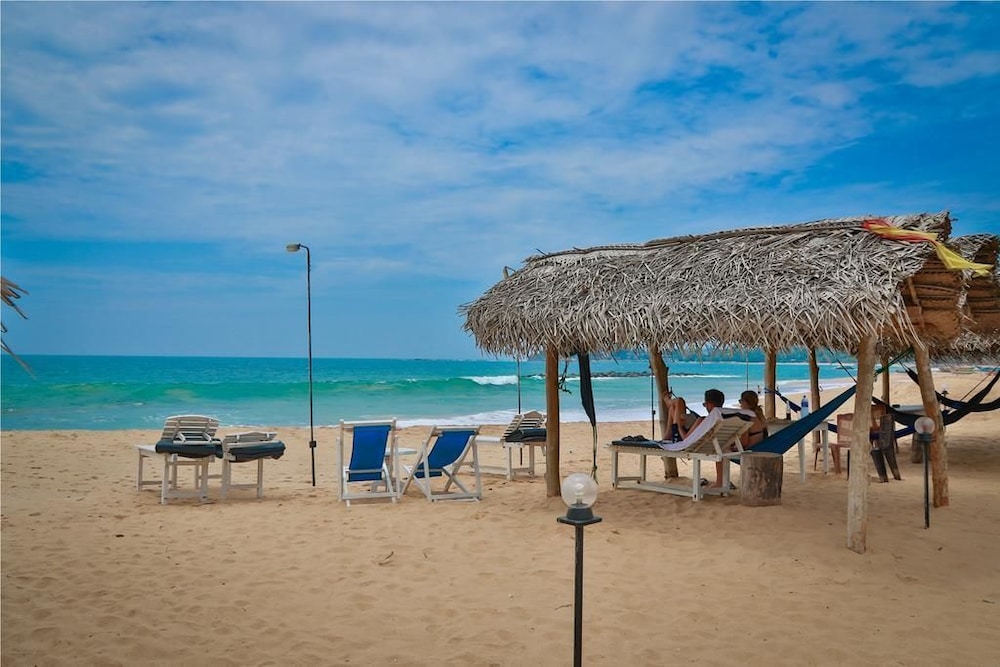 Harmony Beach Bungalows 18/24