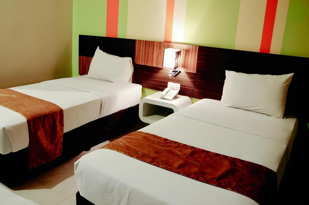 Pose In Hotel Yogyakarta 4/17