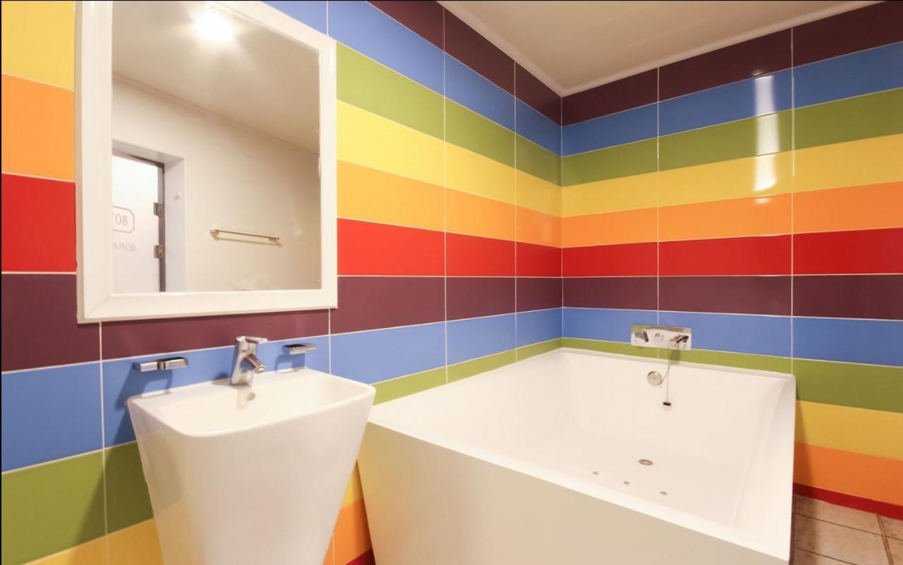 غرفة سوبيريور بسرير كينج، Color M Motel 6/8