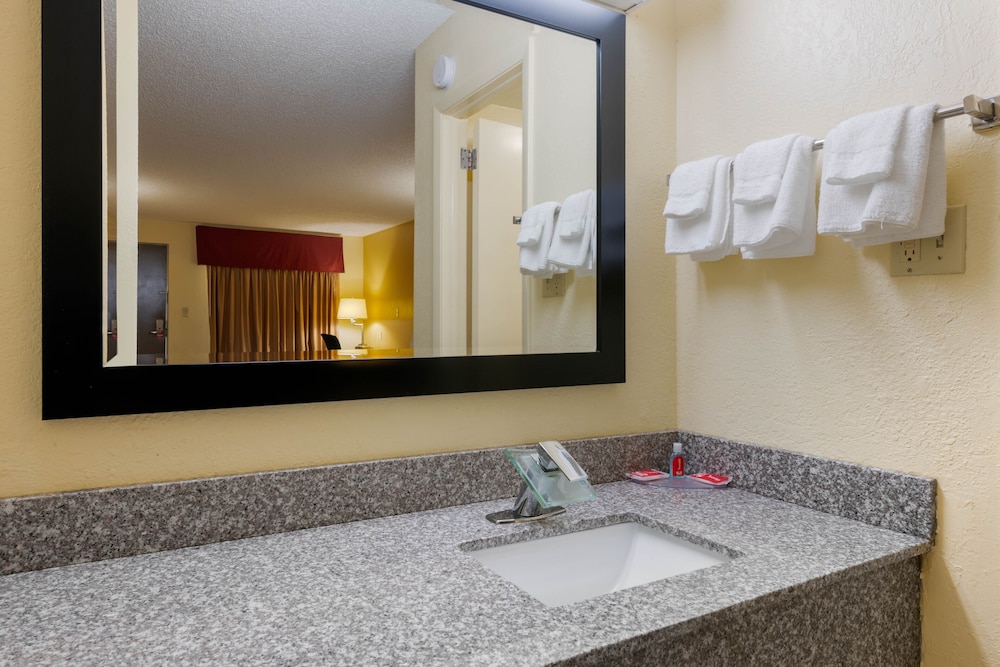 SureStay by Best Western Jacksonville Airport 49/54