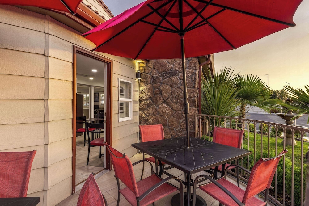 Ramada by Wyndham Medford Airport North 33/47